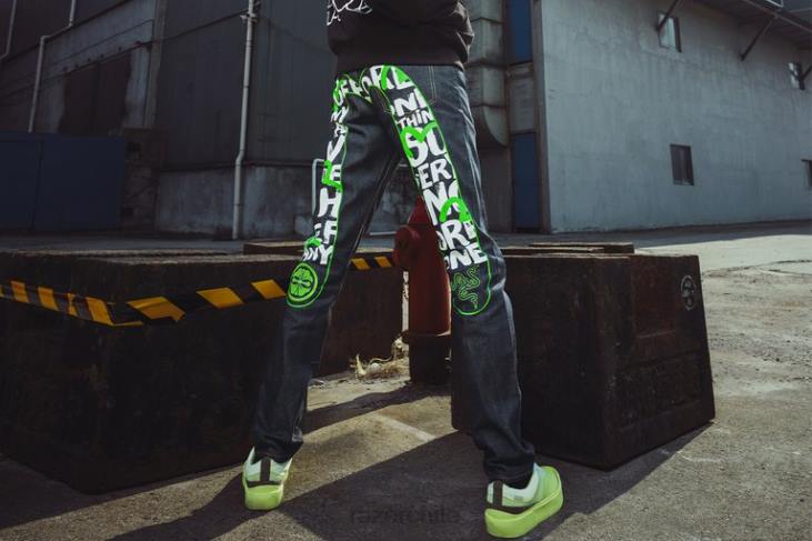 un color vestir 6B0F192 Vaqueros carrot-fit con bordado y estampado daicock de evisu #2017 Razer